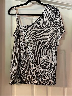 One-Shoulder Animal Print TOP